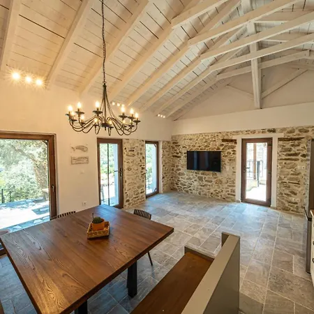 Луксозна вила Thalori *